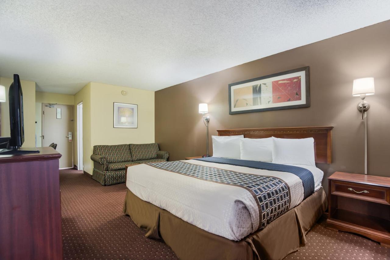 Americas Best Value Inn Tulsa I-44 Oakhurst Exterior photo