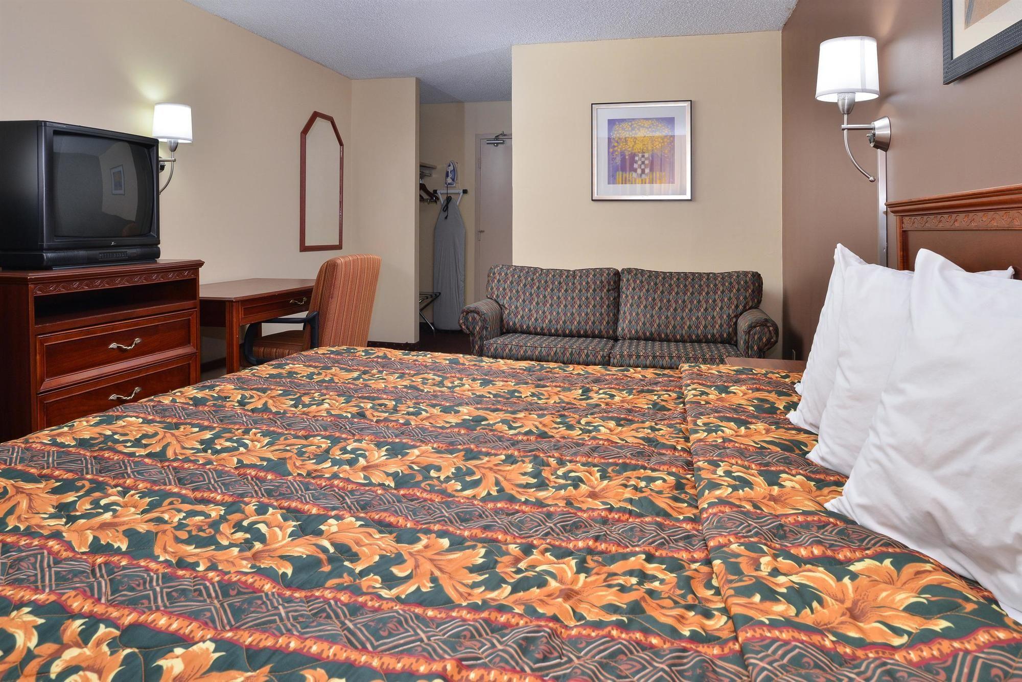Americas Best Value Inn Tulsa I-44 Oakhurst Exterior photo