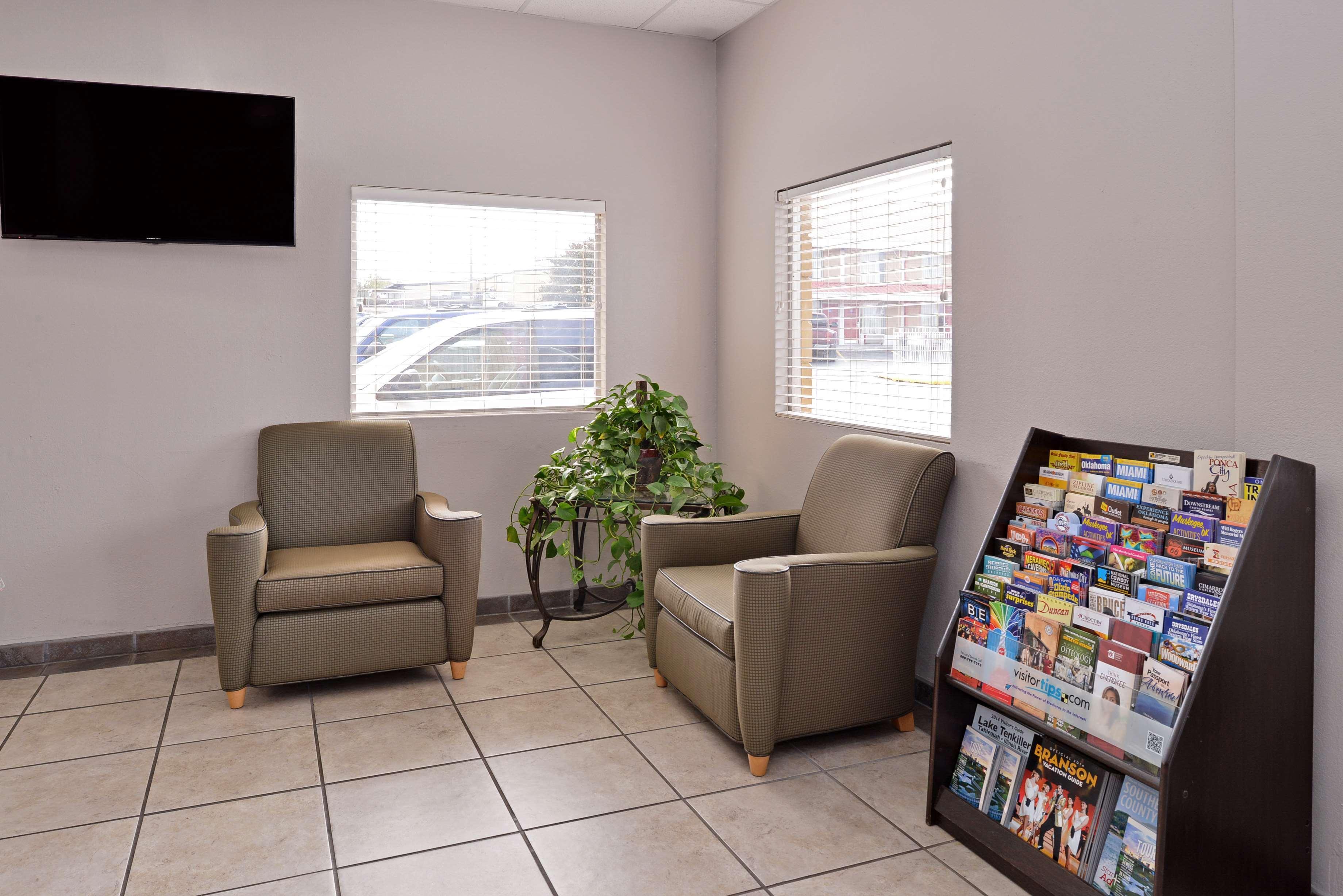 Americas Best Value Inn Tulsa I-44 Oakhurst Exterior photo