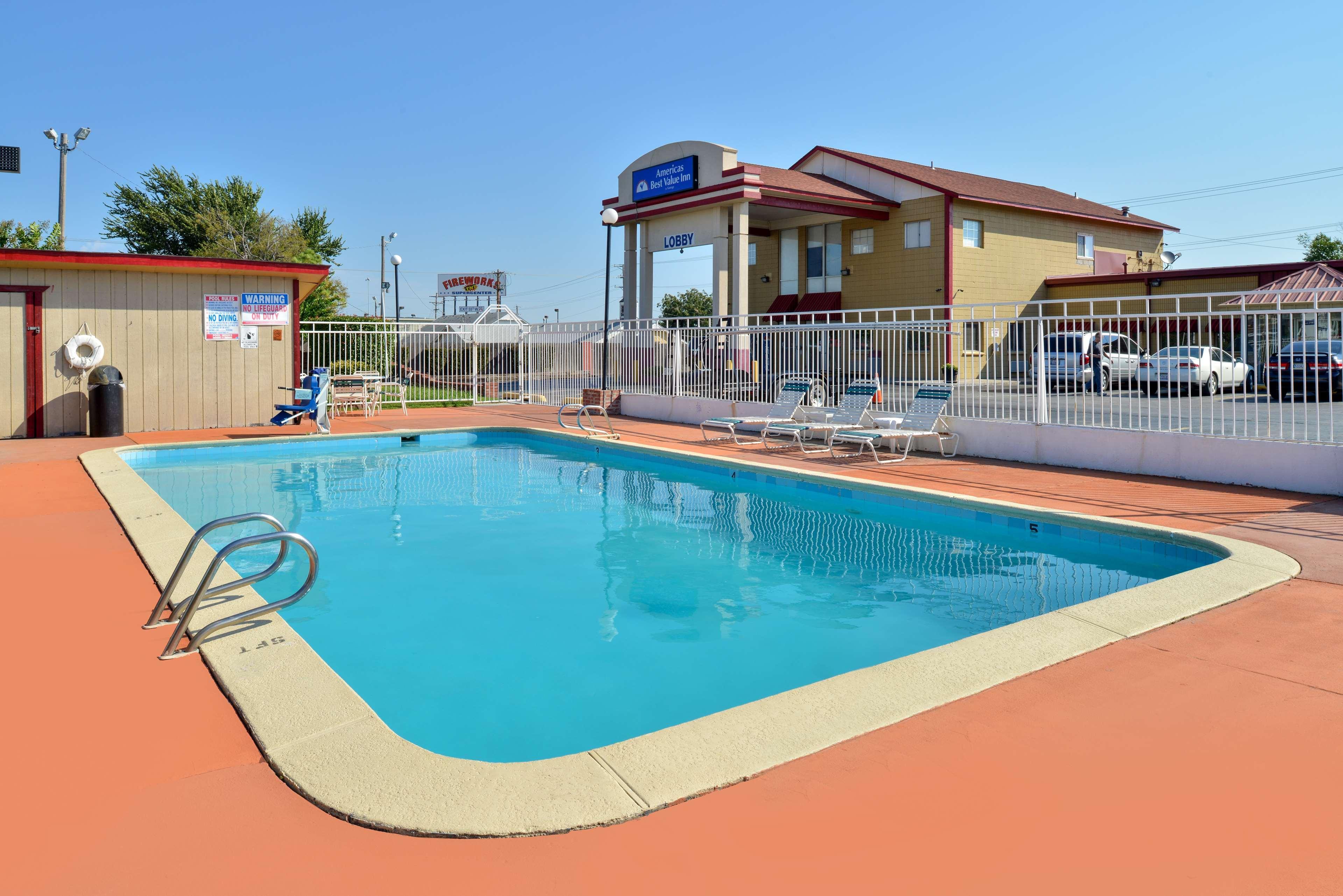 Americas Best Value Inn Tulsa I-44 Oakhurst Exterior photo