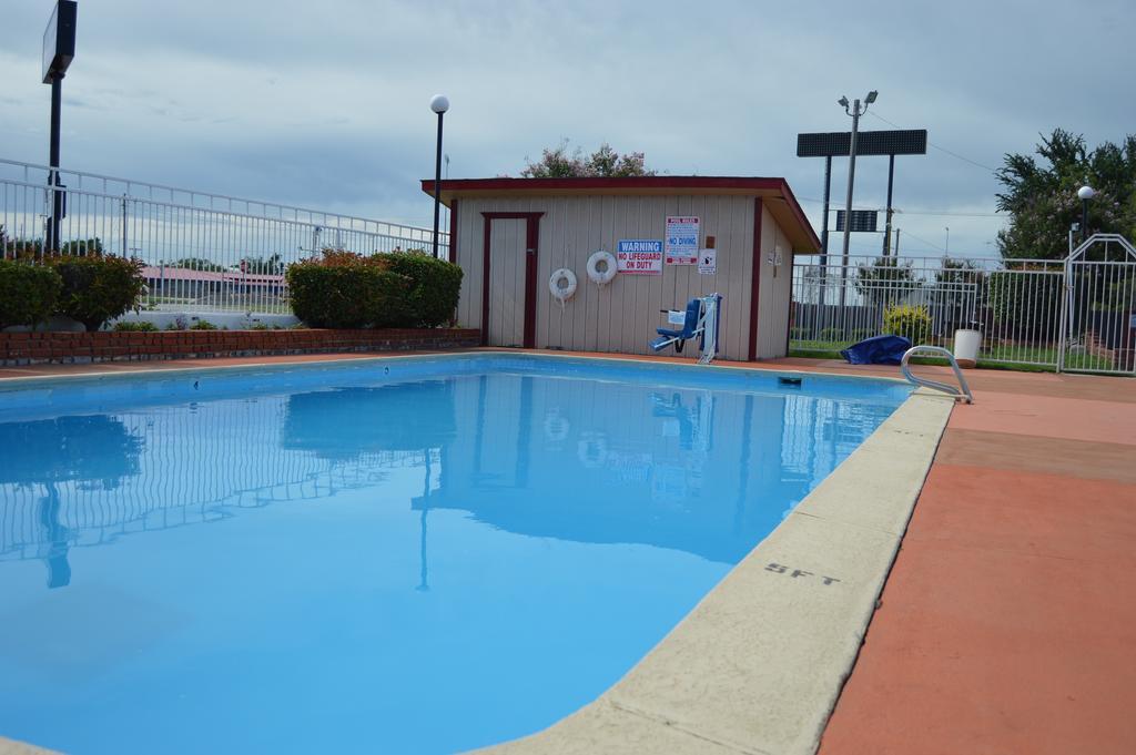 Americas Best Value Inn Tulsa I-44 Oakhurst Exterior photo