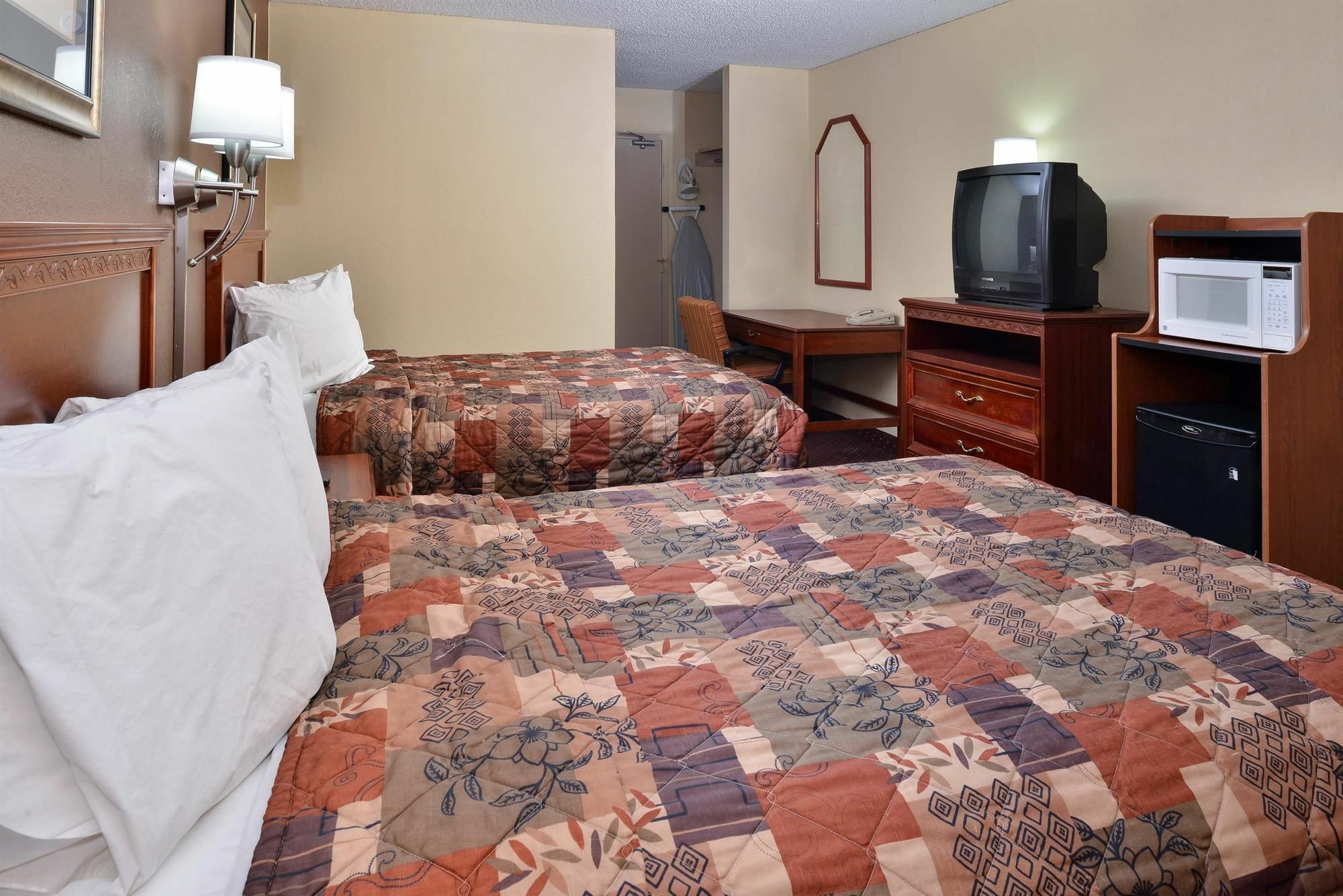 Americas Best Value Inn Tulsa I-44 Oakhurst Exterior photo