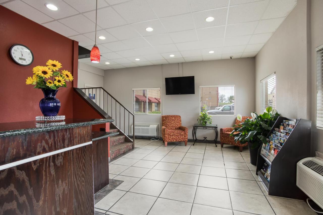 Americas Best Value Inn Tulsa I-44 Oakhurst Exterior photo