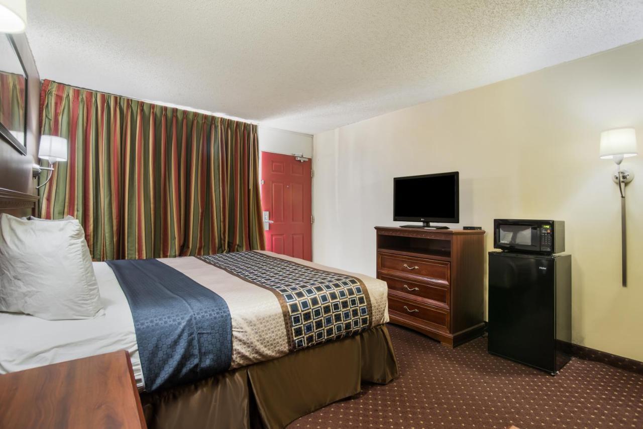 Americas Best Value Inn Tulsa I-44 Oakhurst Exterior photo