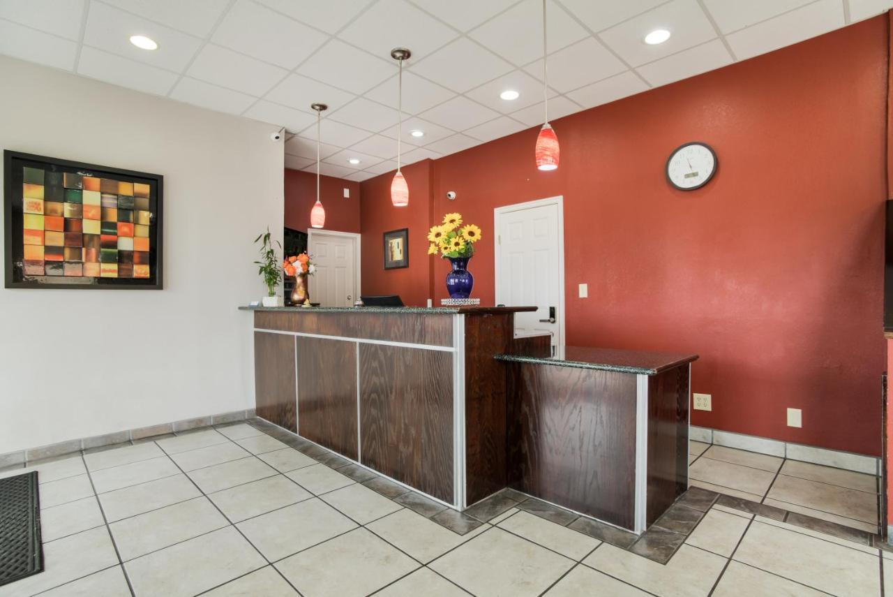 Americas Best Value Inn Tulsa I-44 Oakhurst Exterior photo
